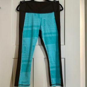 Under Armour Capri Leggings - Ladies Large - Slate Gray and Teal